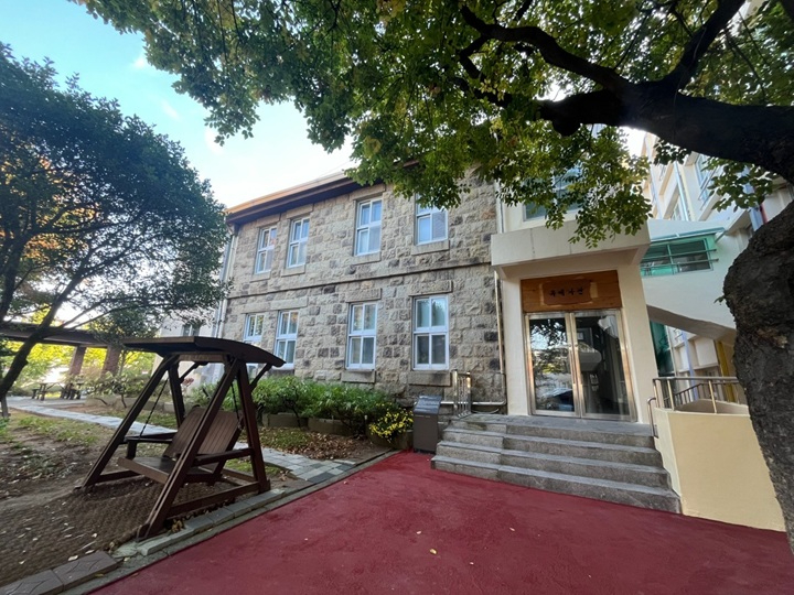 1-2.목포시, 근현대 역사 담은 향토유산 4건 신규 지정(도시유산과)(목포 정명여학교 구 선교사 사택 2동).jpg